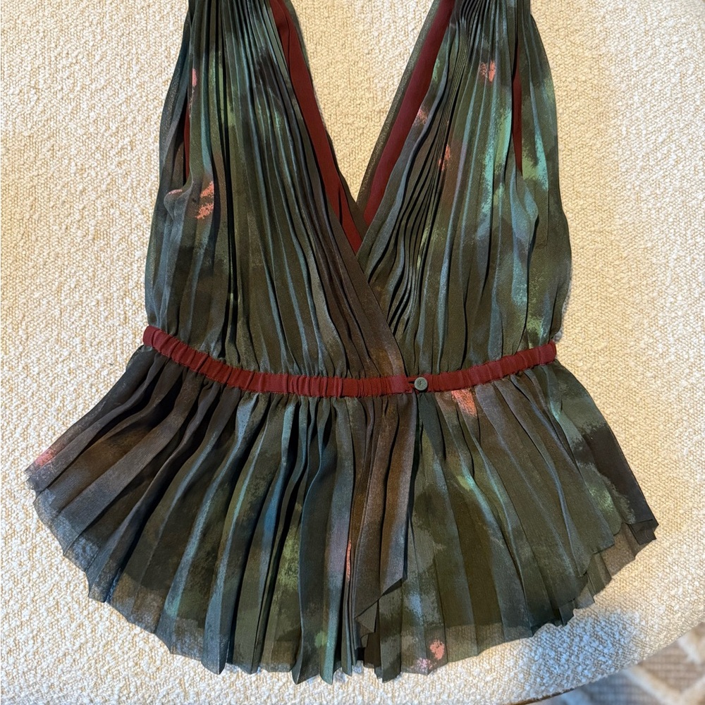 Elegant Aritzia Wilfred Green Pleated Women's Top